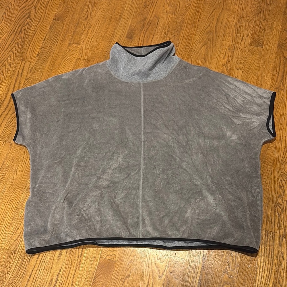 Lysse Reversible Fleece Poncho Size L/XL